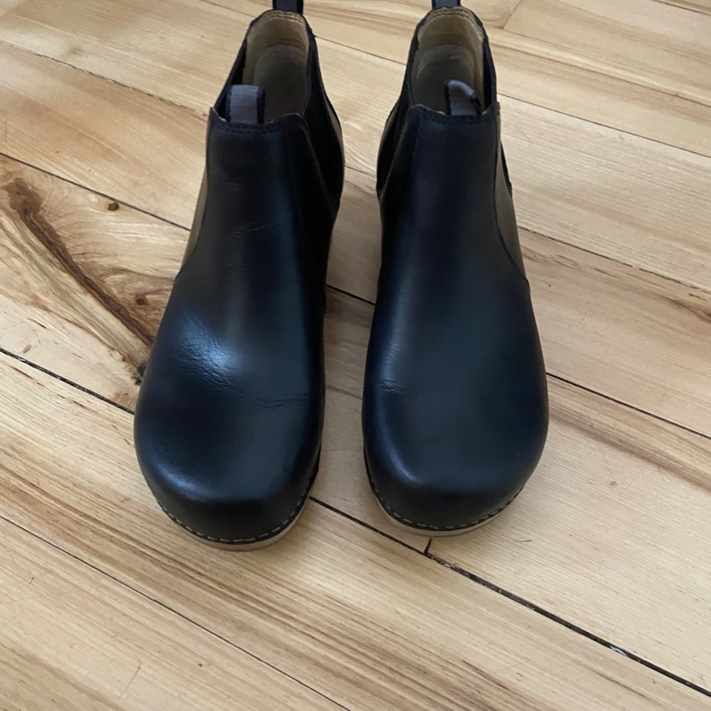 Dansko Becka Pull Up Sized 38 Black oiled New in box